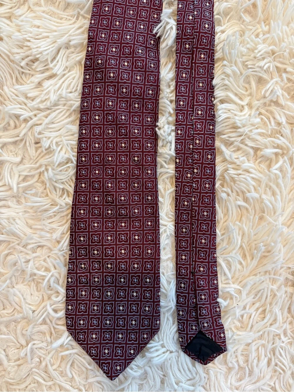 Brooks Brothers 346 Pure Silk Necktie Burgundy Geometric Medallion Tie